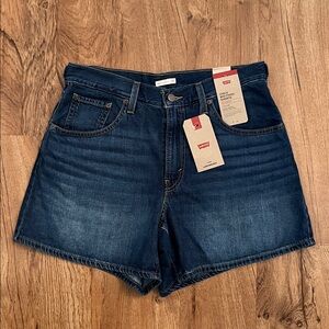 NWT Levi’s Cinch Mid-Thigh Shorts